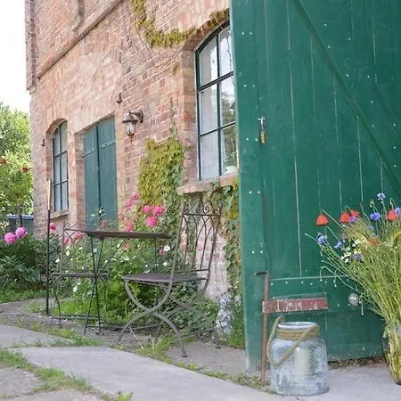 Ferienwohnungen-am-schloss-wohnung-4-der-hund Apartmán
