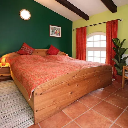 Ferienwohnungen-am-schloss-wohnung-4-der-hund *