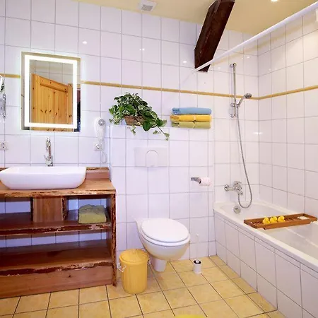 Ferienwohnungen-am-schloss-wohnung-4-der-hund * Behren-Lubchin