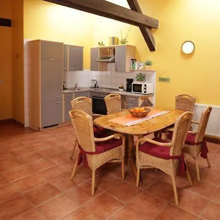 Ferienwohnungen-am-schloss-wohnung-4-der-hund Apartmán *