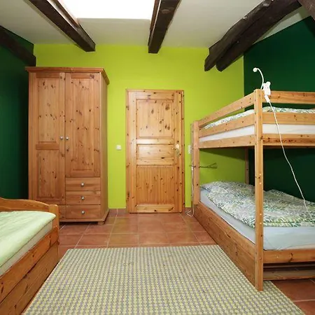 Ferienwohnungen-am-schloss-wohnung-4-der-hund *