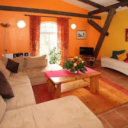 Ferienwohnungen-am-schloss-wohnung-4-der-hund * Behren-Lubchin